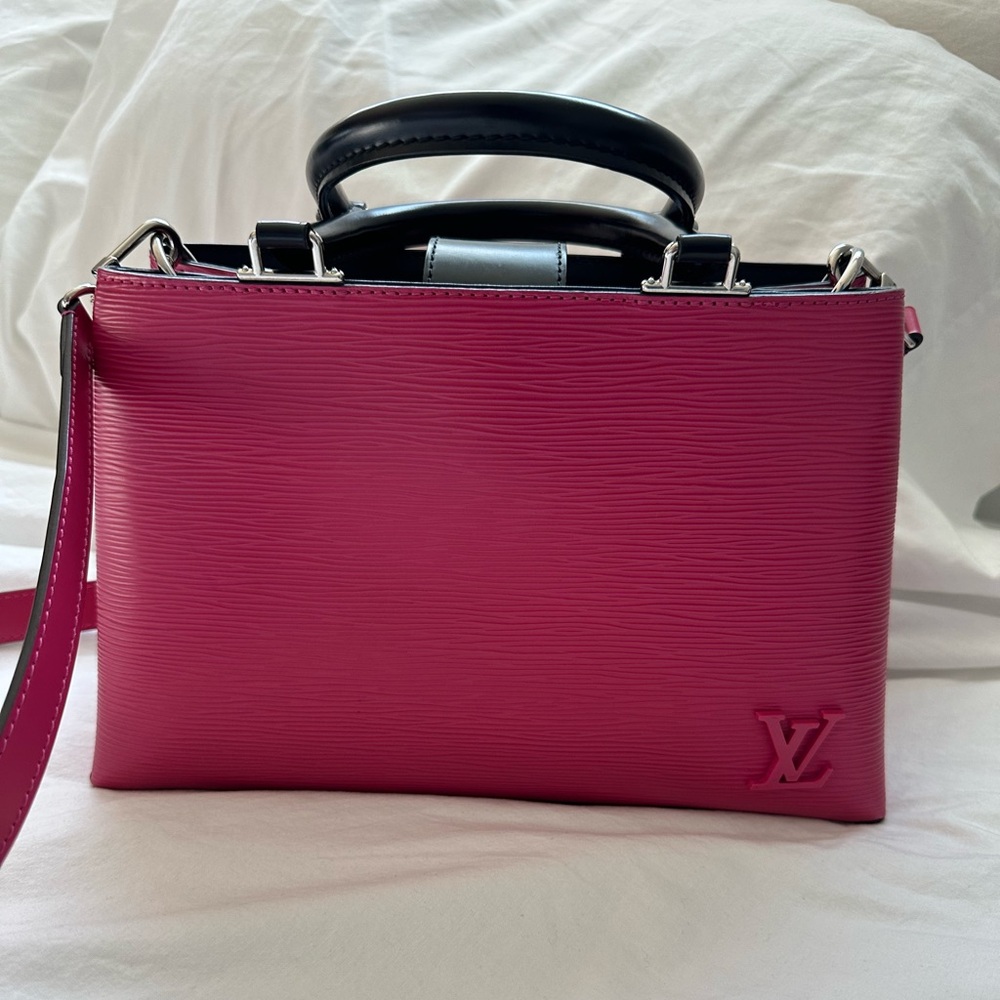 Louis Vuitton Epi Kleber  in pink 💕and black PM size